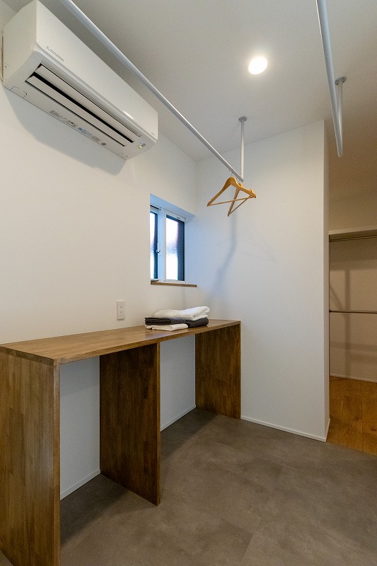 新築・注文住宅・リフォームなら鳥取県米子市の地元工務店、小田原工務店にお任せください。大規模リフォームの家K様邸。広々ランドリースペース。