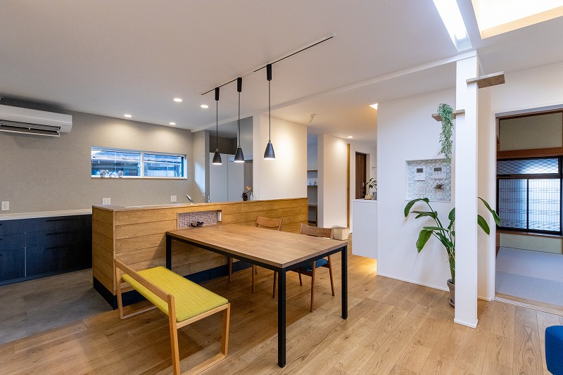 新築・注文住宅・リフォームなら鳥取県米子市の地元工務店、小田原工務店にお任せください。大規模リフォームの家K様邸ダイニング。
