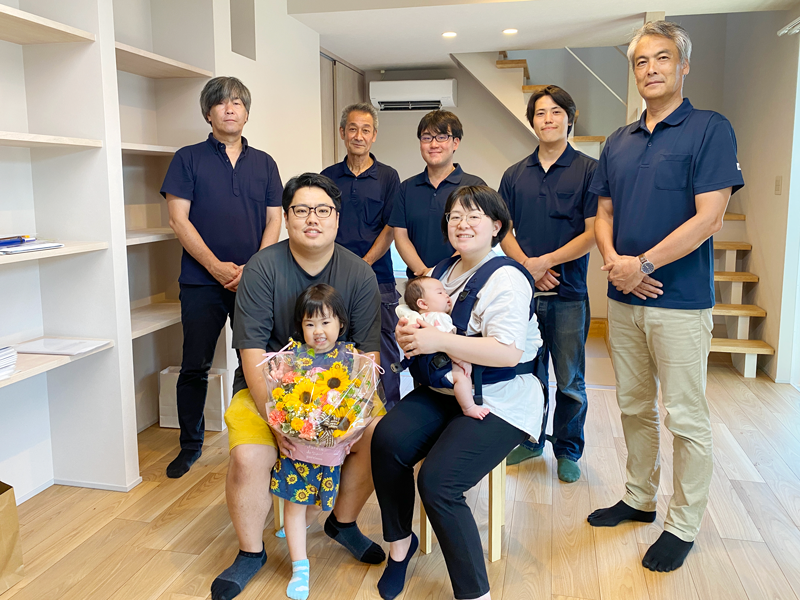 新築・注文住宅・リフォームなら鳥取県米子市の地元工務店、小田原工務店にお任せください。新築住宅U様お引渡し式の記念写真