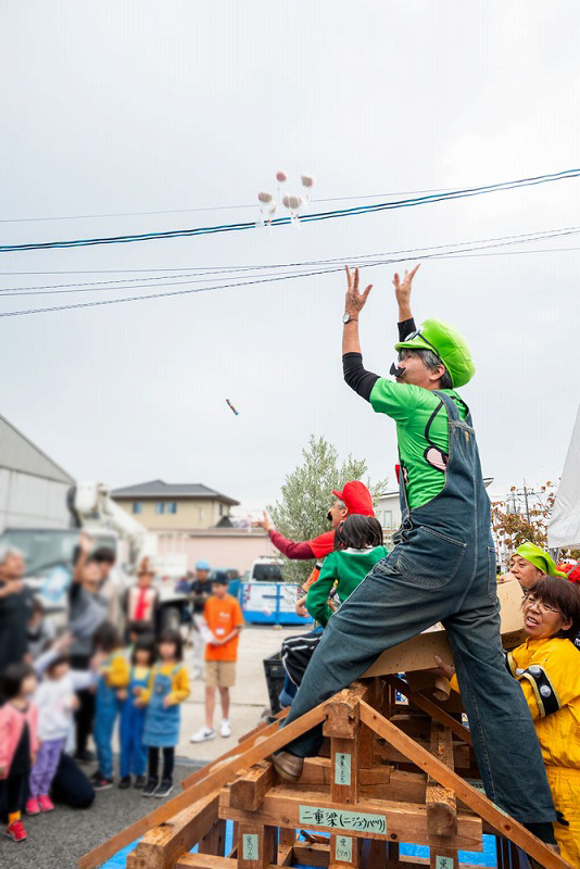 新築・注文住宅・リフォームなら鳥取県米子市の地元工務店、小田原工務店にお任せください。第27回お客様感謝祭の餅まきの画像