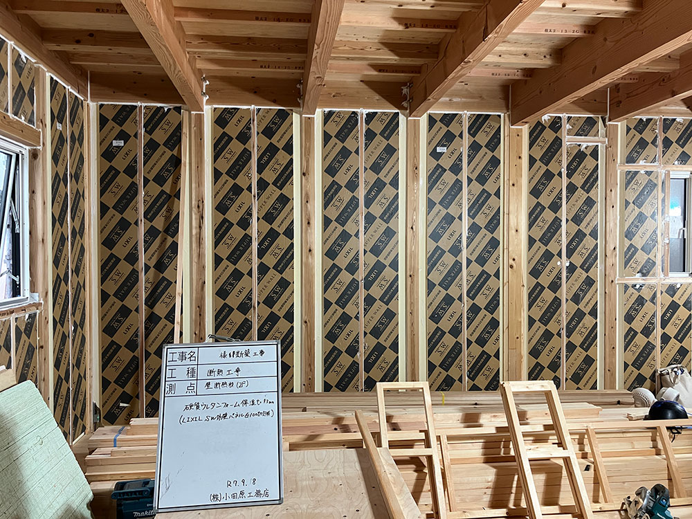 新築・注文住宅・リフォームなら鳥取県米子市の地元工務店、小田原工務店にお任せください。S様邸268、2階壁断熱(LIXILスーパーウォール外壁パネル)の写真。