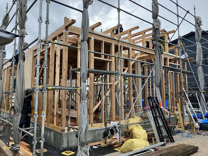 新築・注文住宅・リフォームなら鳥取県米子市の地元工務店、小田原工務店にお任せください。上棟の日、施工中の写真
