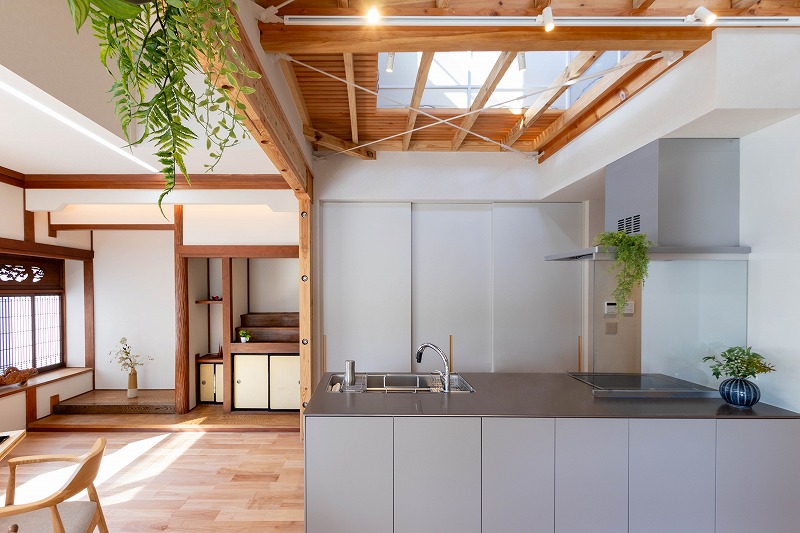 新築・注文住宅・リフォームなら鳥取県米子市の地元工務店、小田原工務店にお任せください。リフォーム見学会キッチン写真