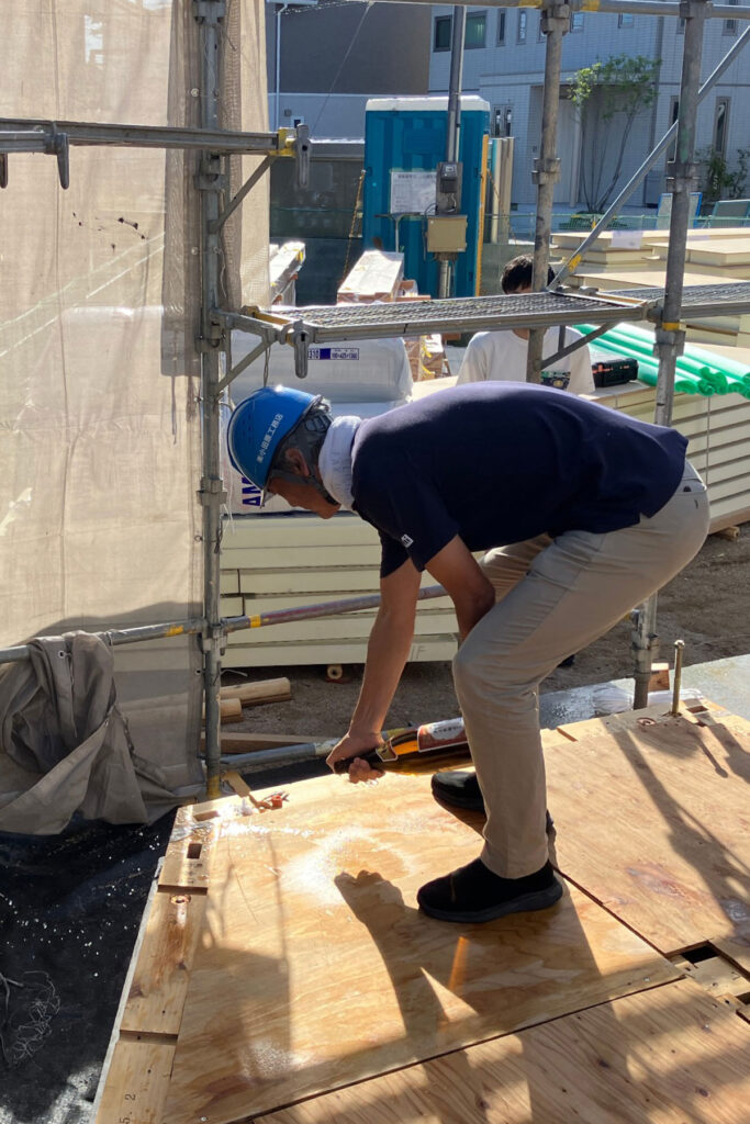 新築・注文住宅・リフォームなら鳥取県米子市の地元工務店、小田原工務店にお任せください。S様邸268、上棟の日、お清めの写真。