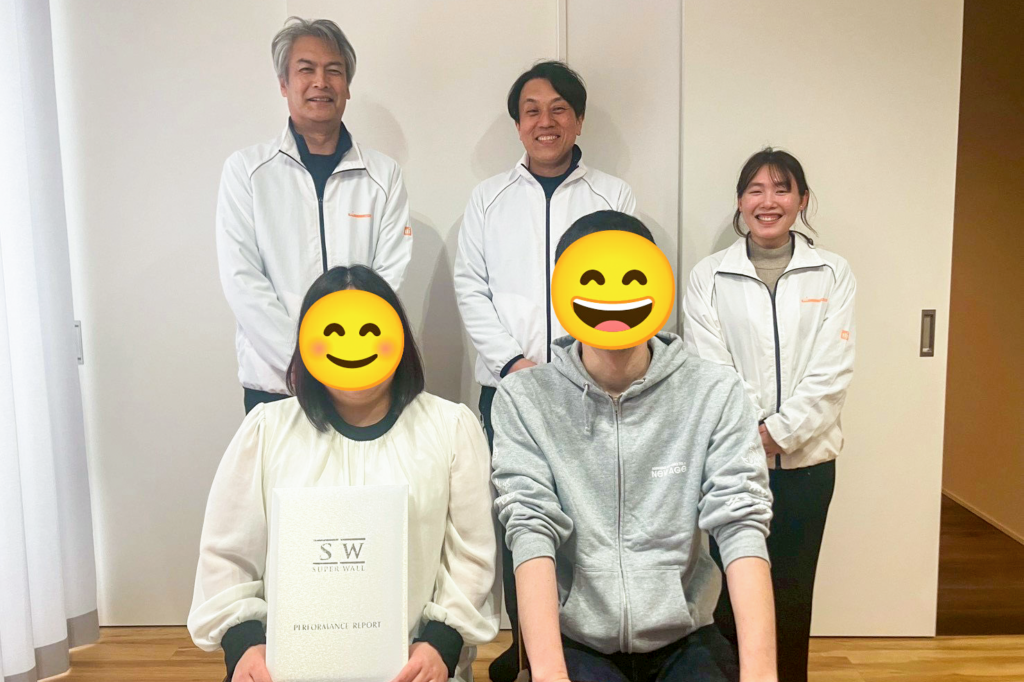 新築・注文住宅・リフォームなら鳥取県米子市の地元工務店、小田原工務店にお任せください。新築注文住宅の平屋、H様邸のお引渡し式ブログ、お引渡し式の集合写真。