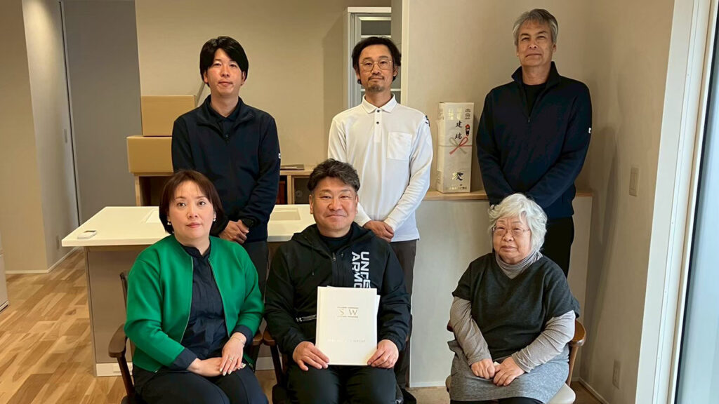 新築・注文住宅・リフォームなら鳥取県米子市の地元工務店、小田原工務店にお任せください。新築注文住宅の平屋、U様邸のお引渡し式ブログ、お引渡し式の記念写真。